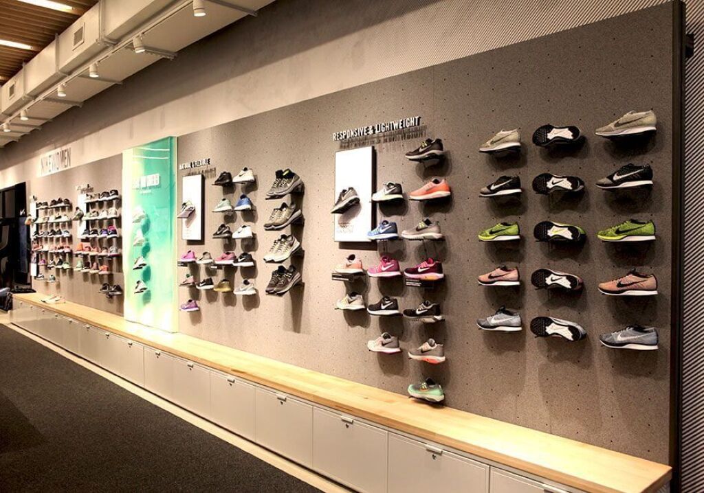 BUSINESS FOR SALE SHOE SHOP 45M2 "MYSLYM SHYRI" 20000 EURO