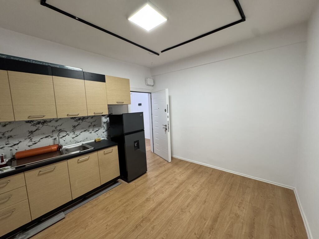 Ufficio in affitto (Appartamento 1+1) vicino a Piazza Skenderbej