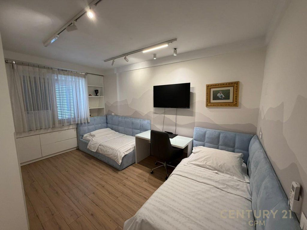 Apartament 2+1 me qira pranë Komunës së Parisit, në Rr. Sulejman Delvina.