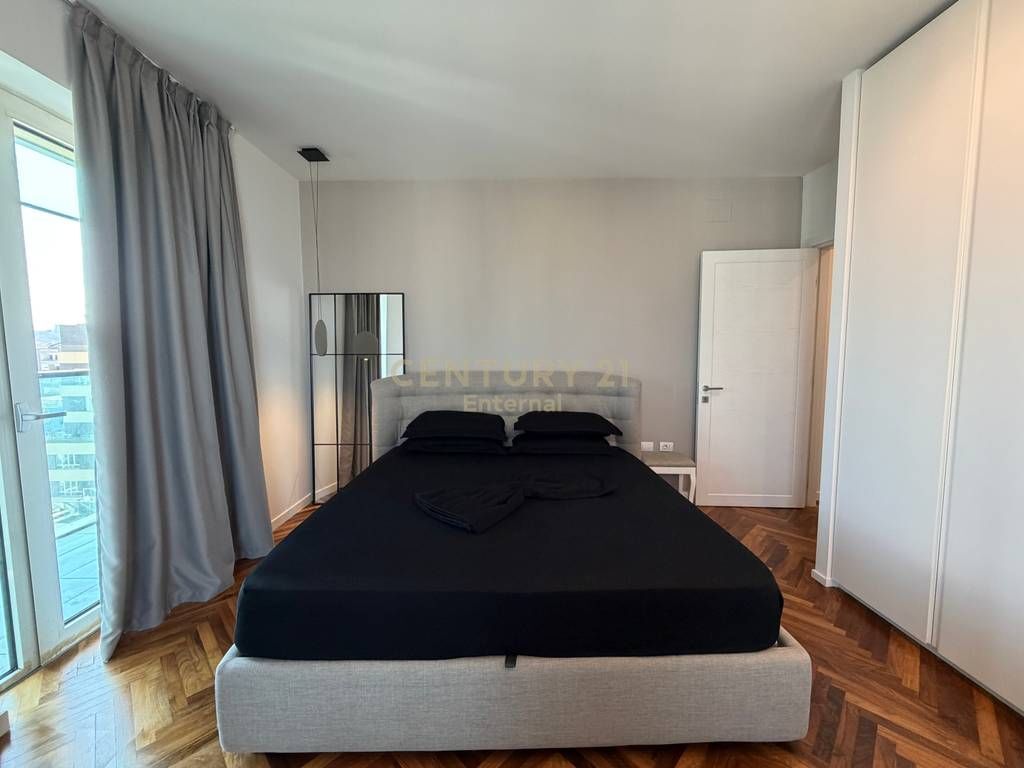 Apartament 2+1+2 me post parkimi me qira te Ambasador 3.