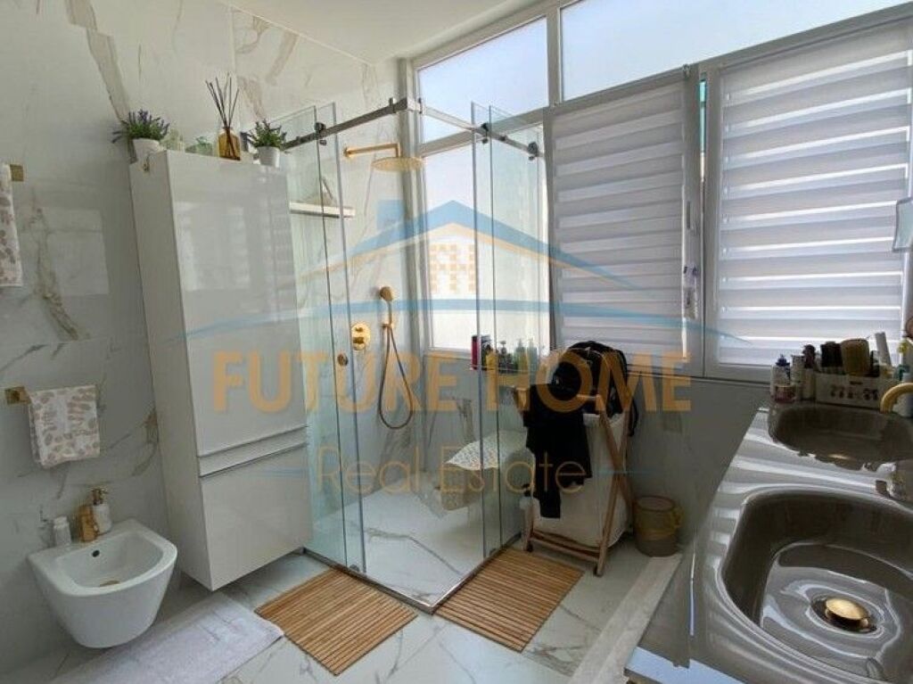 Shitet, Apartament 3+1+3, Liqeni i Thate