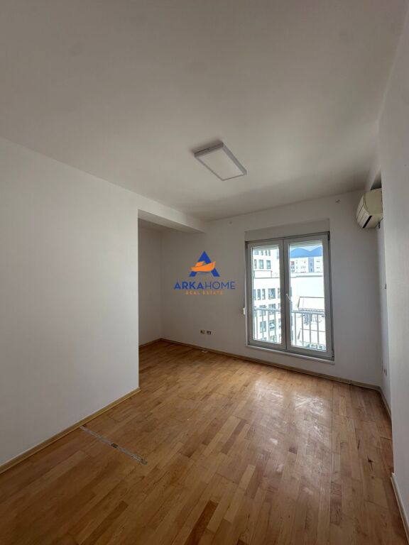 APPARTAMENTO IN AFFITTO PER UFFICI 125M2 "KOMPLEKSI KONTAKT, ISH PARKU" 650 EURO