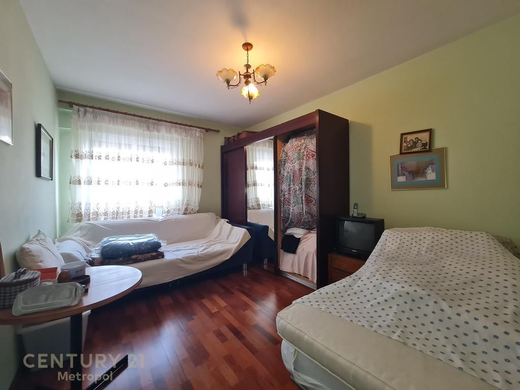 Apartament 2+1 për Shitje – Komuna e Parisit, Tiranë