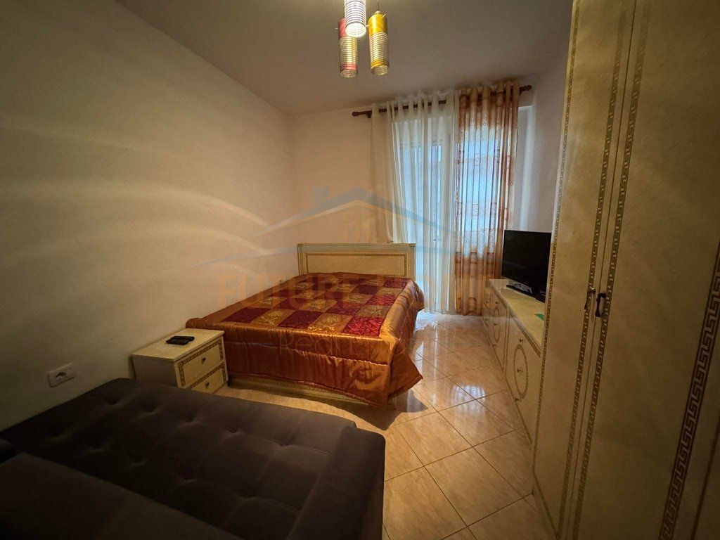 Shitet Apartament 2+1 – Unaza e Re, pranë Bar Univers
