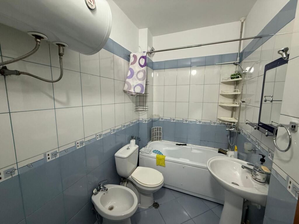 APARTAMENT 2+1 ME QIRA PRANE PAZARIT TE RI. 500 EURO