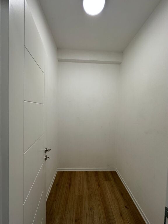 Shitet Apartament 3+1 me Verandë tek Rezidenca Erli