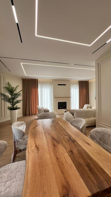 Villa di 3 piani in affitto presso il Lago Secco