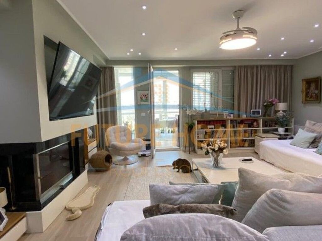 Shitet, Apartament 3+1+3, Liqeni i Thate