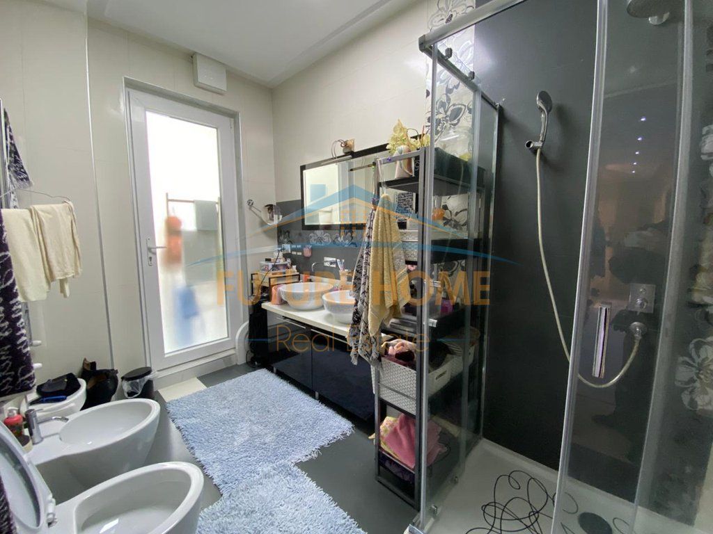Shitet, Apartament 3+1+3, Liqeni i Thate
