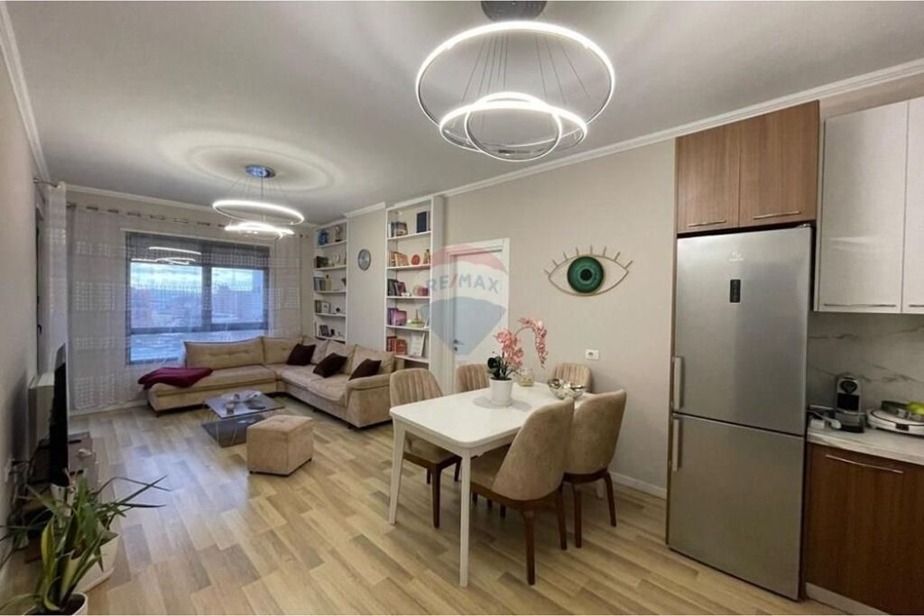 Shitet apartament 2+1 – Zona Farmacia 10