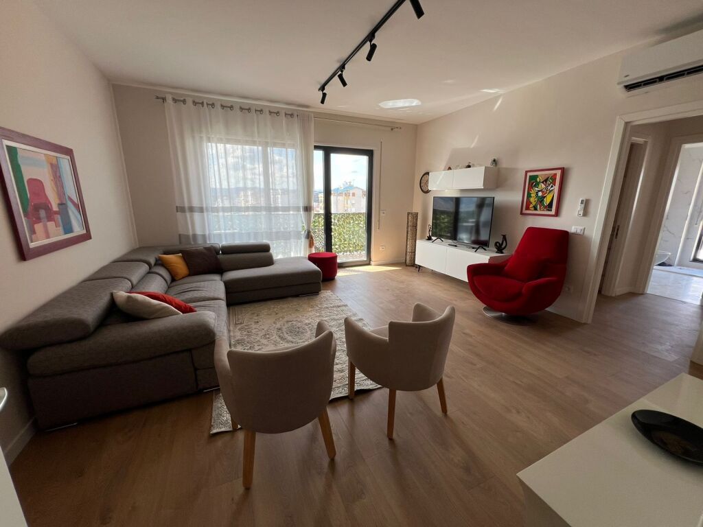APARTAMENT ME QIRA 2+1+2  NE MYSLYM SHYR TIRANE