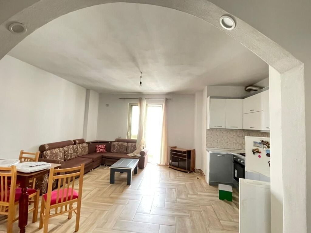 Apartment 2+1+2 for rent near the Hospital, Durres.