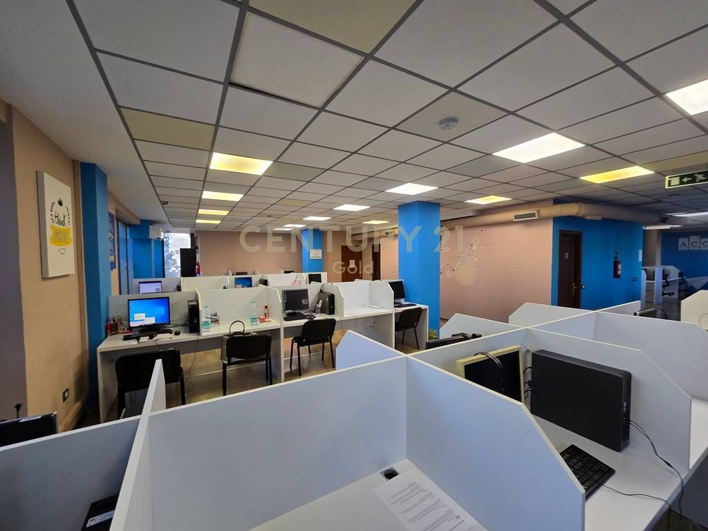 OFFICE SPACE FOR RENT | Entrance Dibra Street