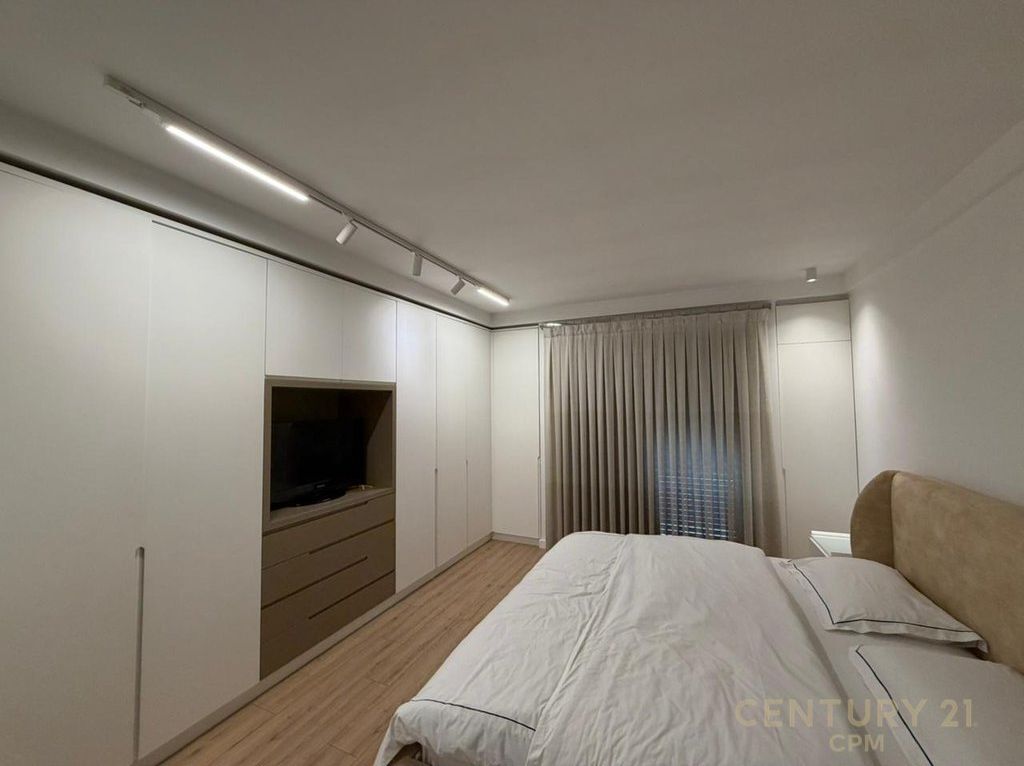 Apartament 2+1 me qira pranë Komunës së Parisit, në Rr. Sulejman Delvina.