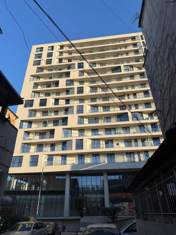 🏢 Jepet me Qera Apartament 1+1 per banim ose zyre – Golden Tower, Mine Peza