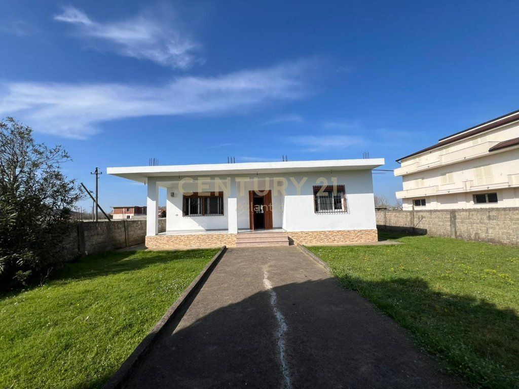 PRIVATE HOUSE FOR SALE NEAR THE CENTER IN SHIJAK !