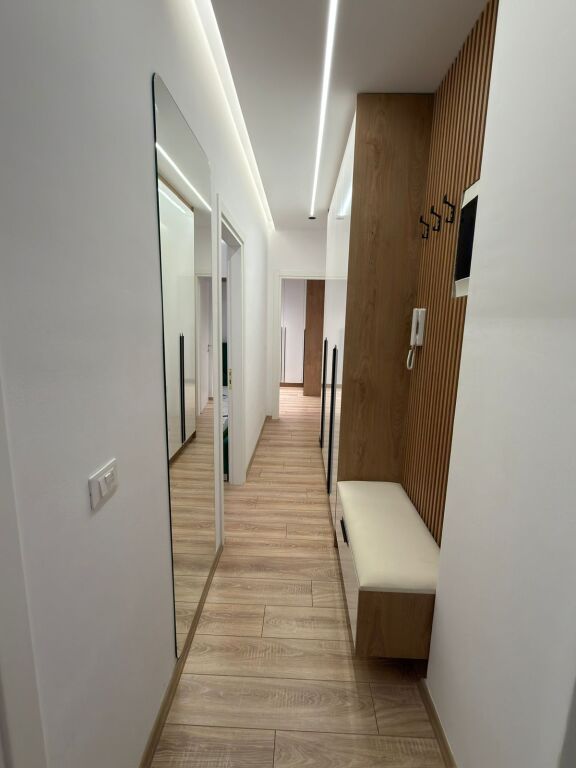 ofrohet per qera apartament 2+1 te komuna e parisit