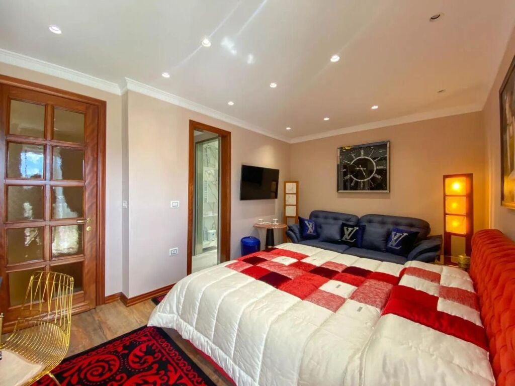 JEPET ME QERA APARTAMENT LLUKSOZ NE BLLOK