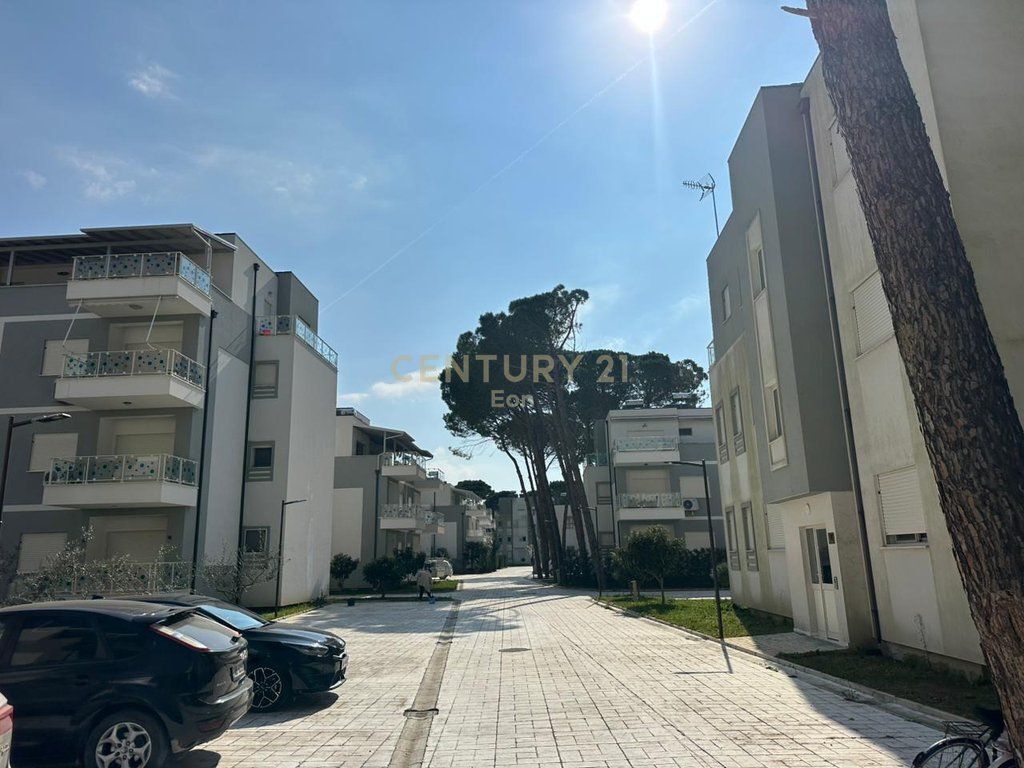 SHITET SUPER APARTAMENT 2+1+2 TEK GJIRI I LALEZIT NE KOMPLEKSIN "PERLA" !