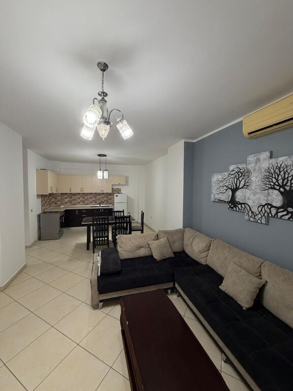 Apartament 2+1, Astir!