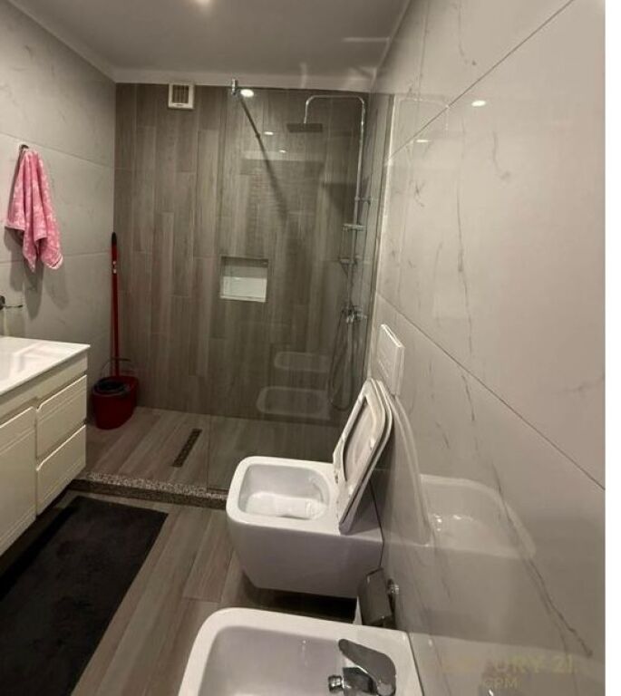 Appartamento 2+1 in affitto a Komuna e Parisit