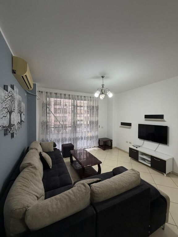 Apartament 2+1, Astir!