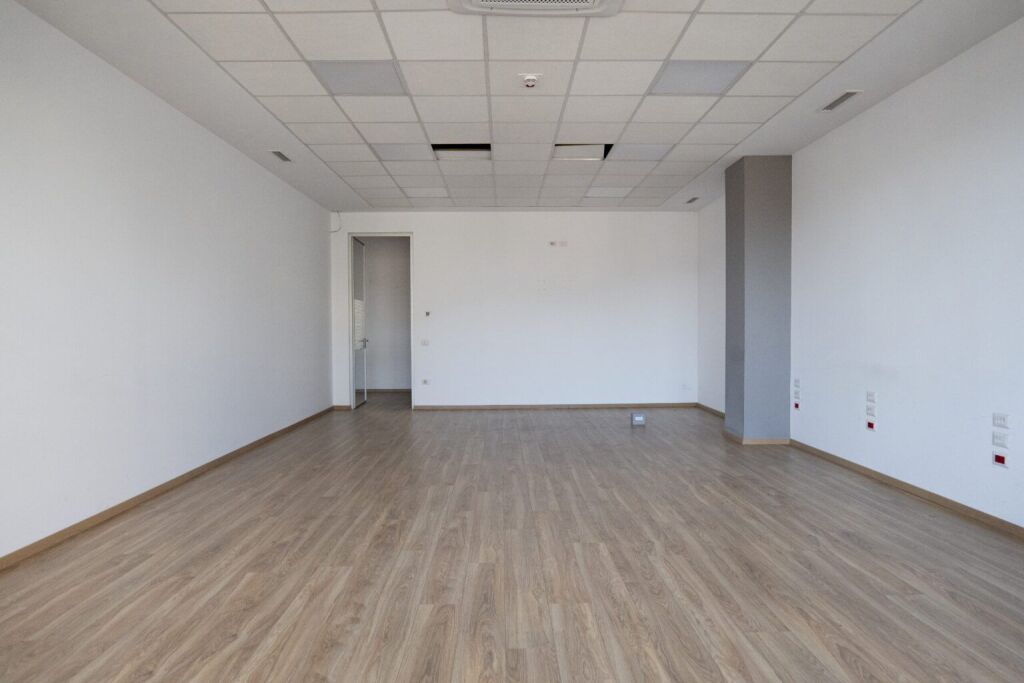 ZYRE PER QERA ALI DEMI 380 M2
