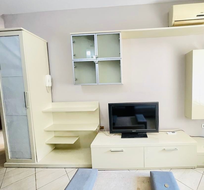 APARTAMENT 1+1 ME QIRA PRANË KOMPLEKSIT MAGNET – 21 DHJETORI