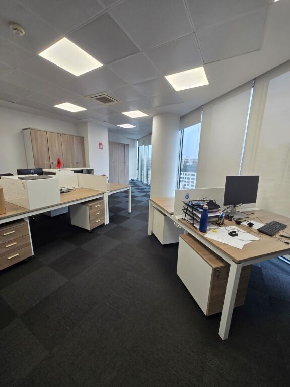ZYRE PER QERA RING CENTER