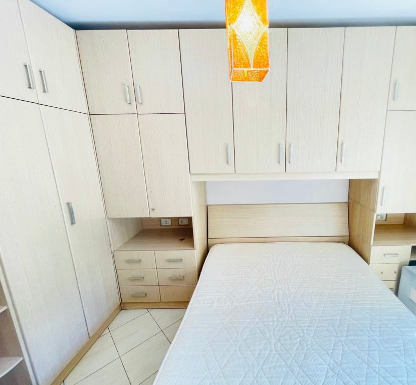 APARTAMENT 1+1 ME QIRA PRANË KOMPLEKSIT MAGNET – 21 DHJETORI