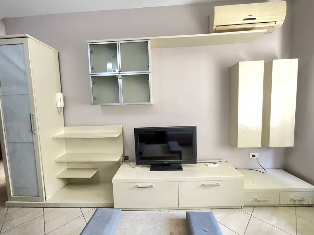 APARTAMENT 1+1 ME QIRA PRANË KOMPLEKSIT MAGNET – 21 DHJETORI