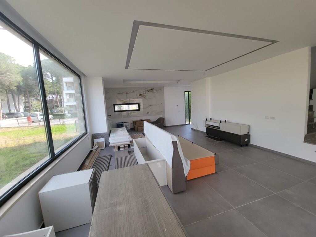 Semi-detached villa for sale in the San Pietro complex (Gjiri i Lalezit)