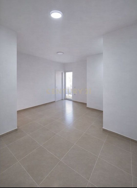 SHITET APARTAMENT 1+1 TEK RRUGA E KOSOVARVE BASHKE ME PARKIM