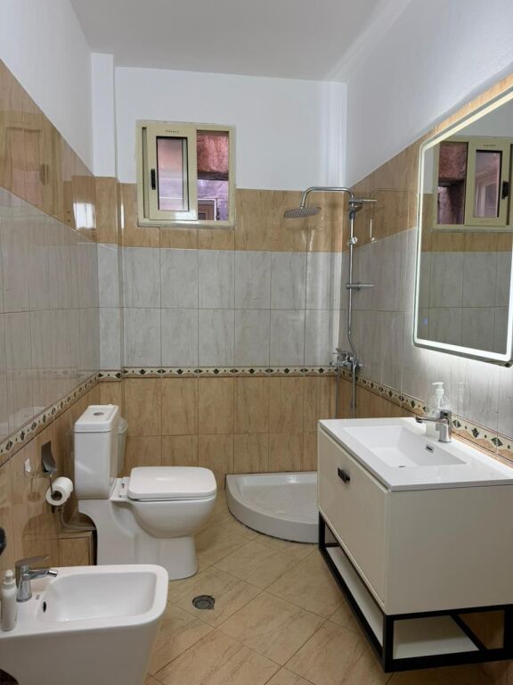 Apartament 2+1 me Pamje Deti me Qera Afatgjatë - Lungomare, Vlorë