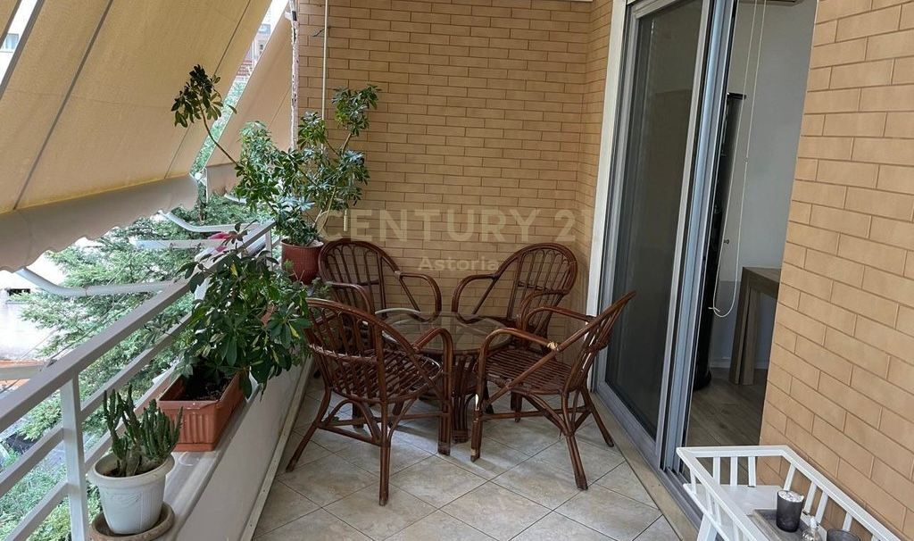 Apartment for sale 2+1 +2+ Garage near the Dry Lake