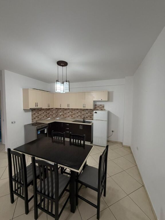 Apartament 2+1, Astir!