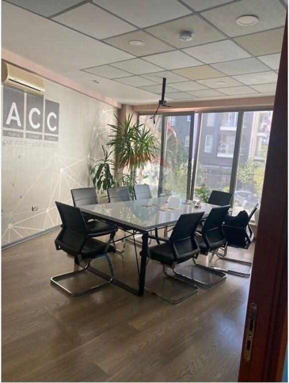 Business premises for rent near the center!