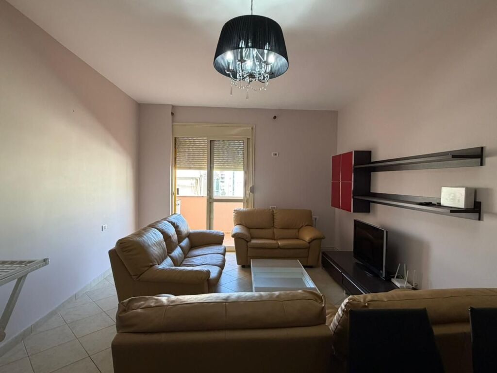 Apartament 2+1 me Pamje Deti me Qera Afatgjatë - Lungomare, Vlorë