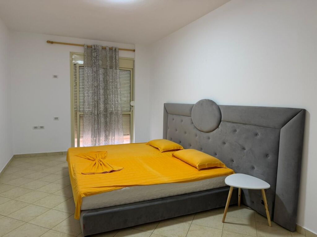 Apartament 2+1 me Pamje Deti me Qera Afatgjatë - Lungomare, Vlorë