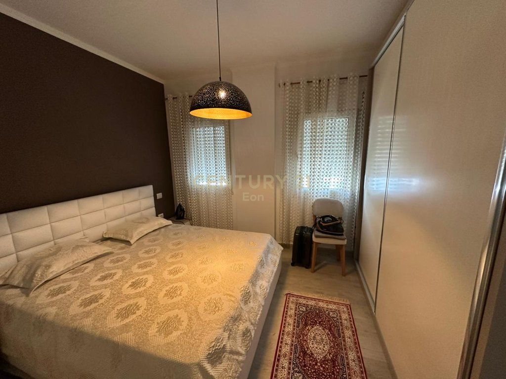 SHITET SUPER APARTAMENT 2+1+2 TEK GJIRI I LALEZIT NE KOMPLEKSIN "PERLA" !