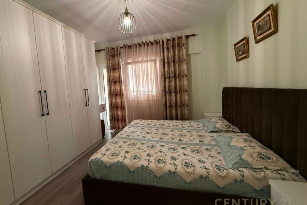 Appartamento 2+1 in affitto a Komuna e Parisit