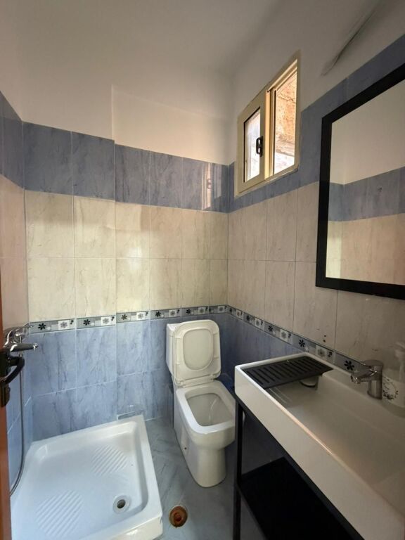 Apartament 2+1 me Pamje Deti me Qera Afatgjatë - Lungomare, Vlorë