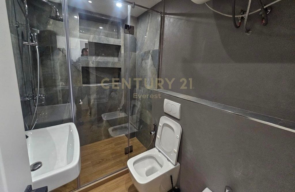 Apartament me qira 1+1 tek Komisariati nr 4 , Oxhaku