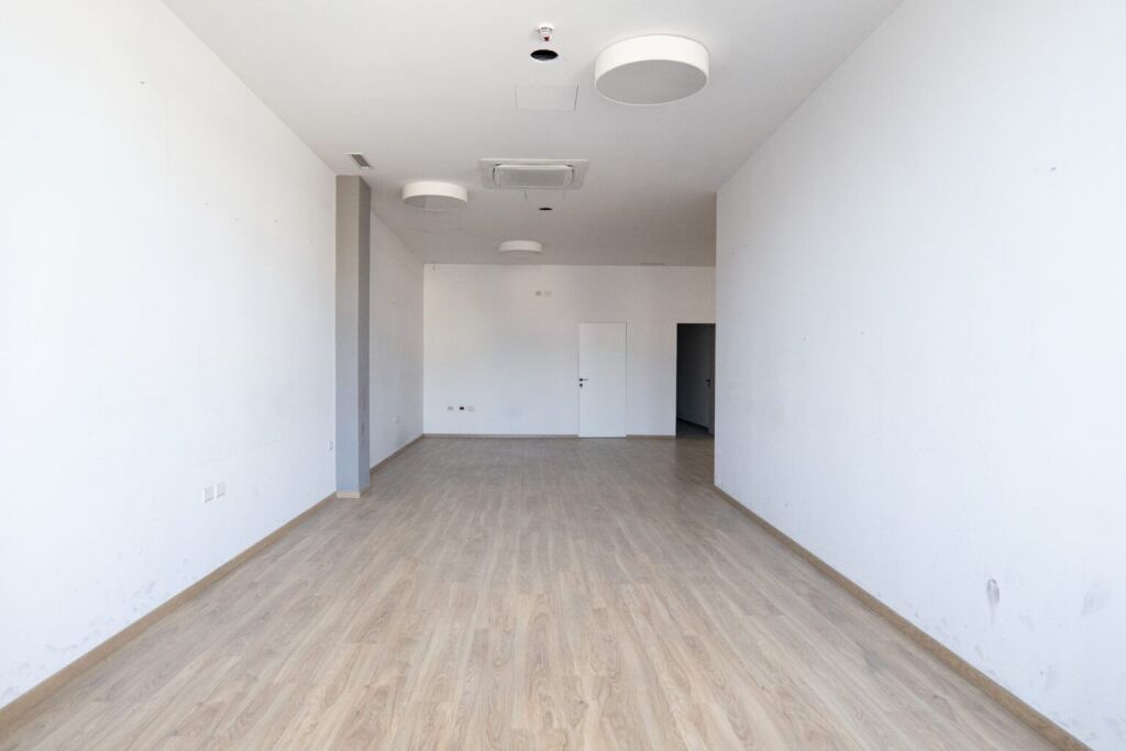 ZYRE PER QERA ALI DEMI 380 M2