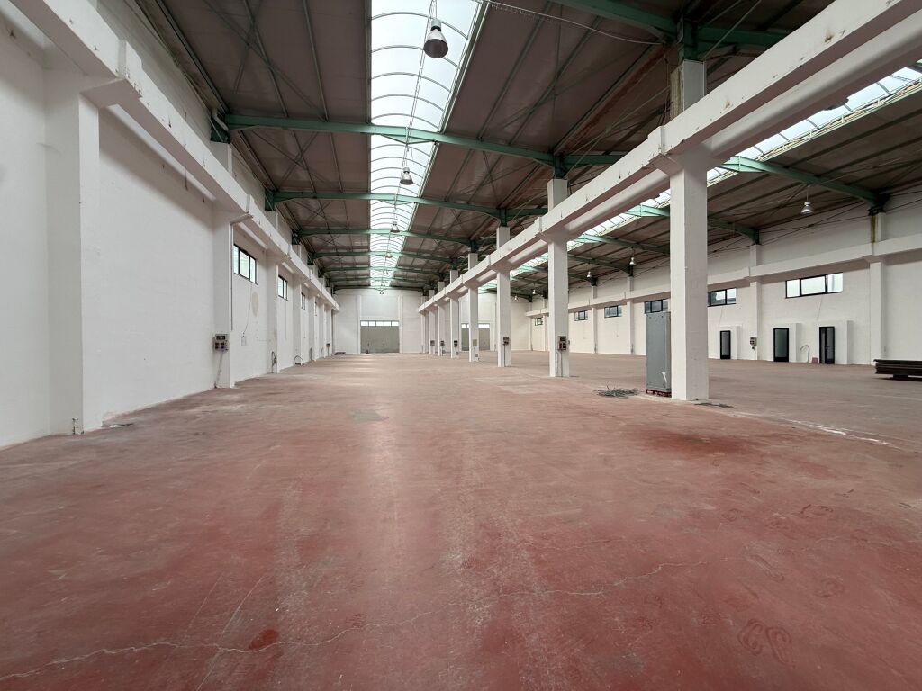 Kapanon Industrial Modern me Qira – Prush, Tiranë