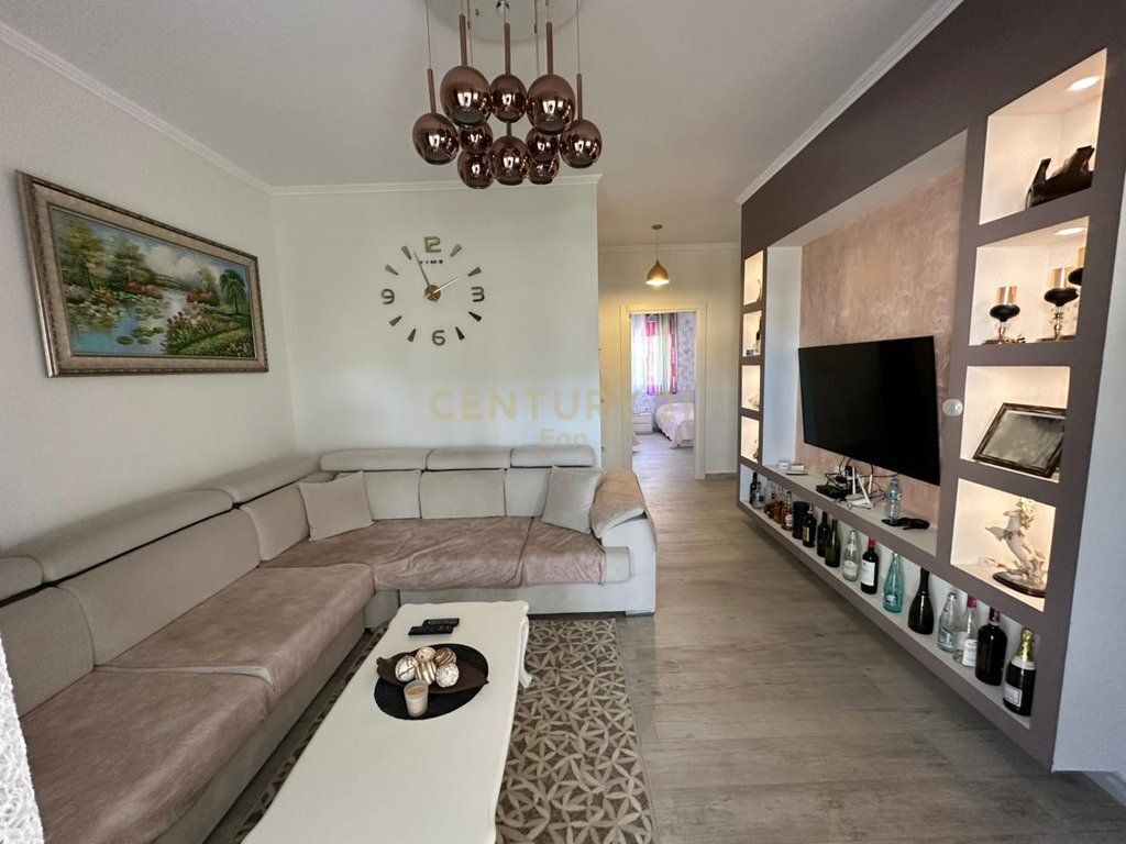 SHITET SUPER APARTAMENT 2+1+2 TEK GJIRI I LALEZIT NE KOMPLEKSIN "PERLA" !