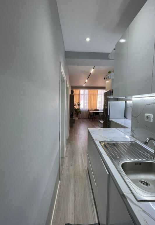 Apartment 2+1 for sale – 21 Dhjetori, near Hotel Mondial