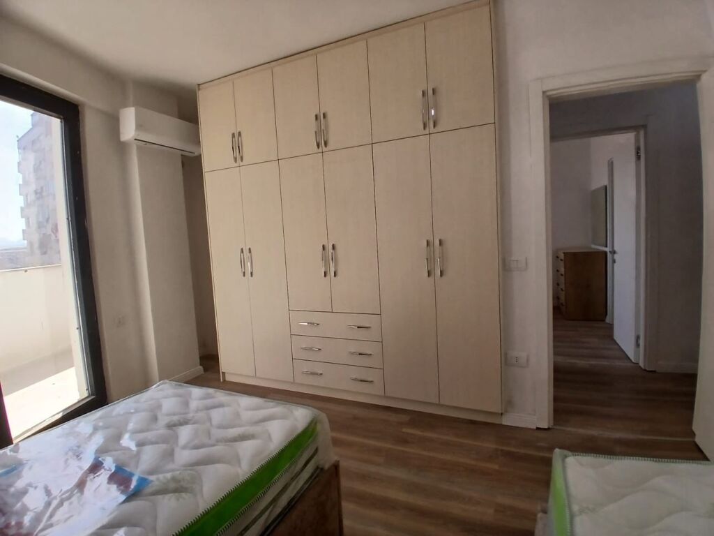 2+1,i mobiluar mire,te bar famed,550 mije leke