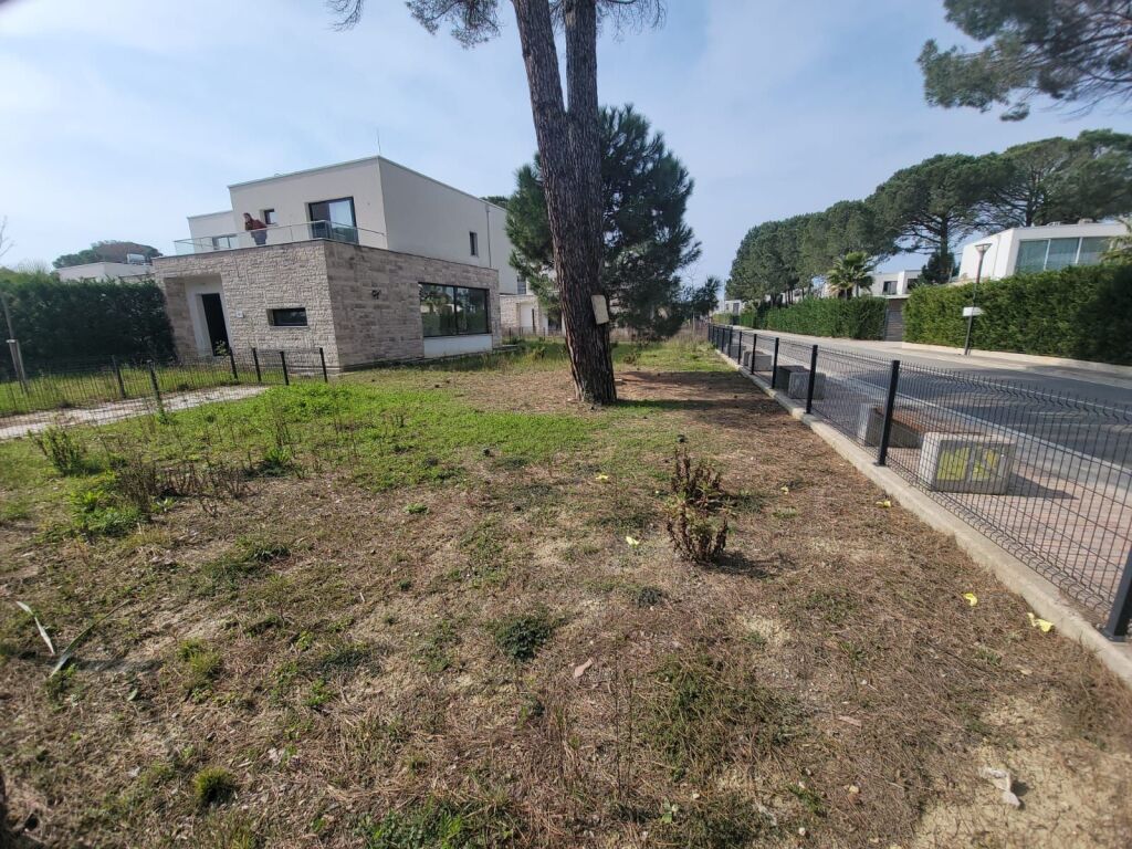 Semi-detached villa for sale in the San Pietro complex (Gjiri i Lalezit)