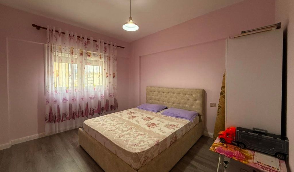 Appartamento 2+1 in affitto a Komuna e Parisit